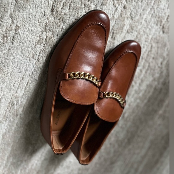 Aldo Sleek Tan color Loafers with chain detail Sz 10 - Picture 7 of 9
